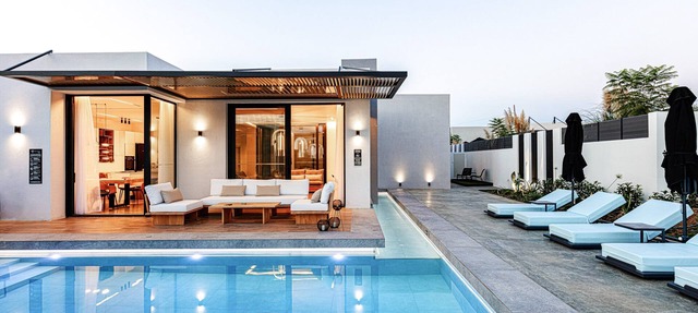 Luxury Villas - Steps to Local Amenities w Nearby Beach!
