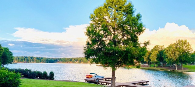 Luxury Waterfront 2 Bedroom/2Bath. Prime Location !