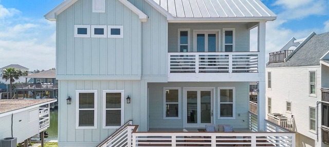 Luxury Waterfront Getaway with Pool + Boat Access