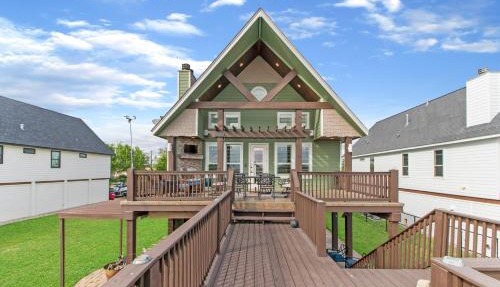 Luxury Waterfront Home Family and Pet Friendly Near Surfside Beach 11 Mins
