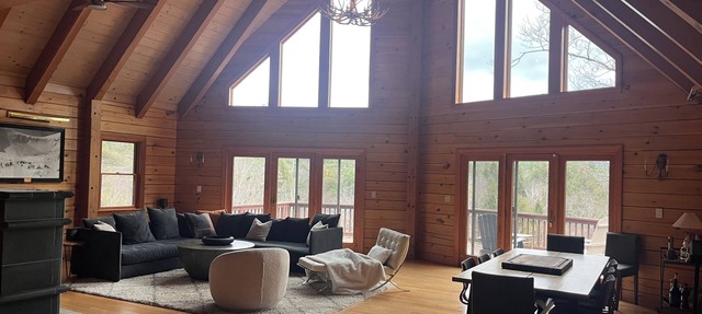 Luxury White mountains log home - near Owl’s nest, Loon, Waterville w in-law Apt