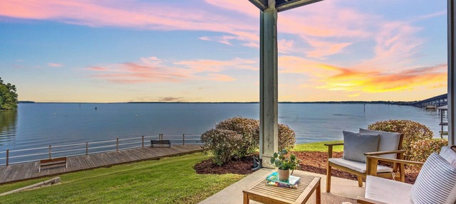 LuxuryGrndFloorCornerLakeViewPoolGolfFishBoatParks