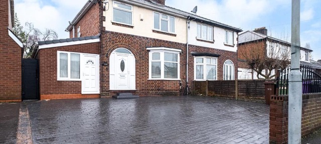 LWB Van Parking WV14 4 Beds Equipped House -Sleeps 6 Willenhall Bilston M6 A454 Keyway Junction A463- Walsall-Bloxwich- I54 Business Park BY Samina - ARZ Stays - Regular Work & Long Stays Available