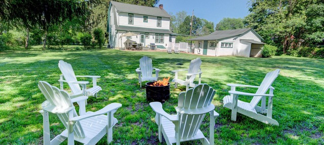 Magic Escape 4 BR Spacious Fully Fenced Backyard with Sauna