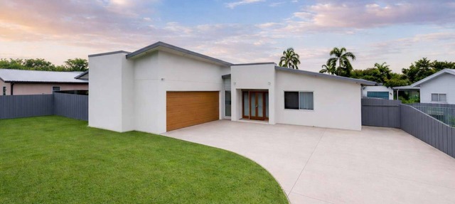 Magic on MacArthur - Modern 4BR Home in Annandale, Townsville