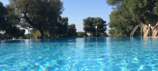 Magnificent villa with swimming pool in the centuries-old olive trees of Salento near Ostuni.