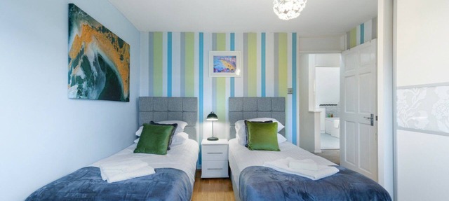 Maidenhead 4Bed, 2BA w/Parking