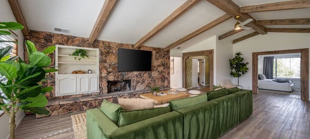 Main Ranch House - Great for Hosting!