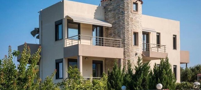 Malena Apartment by 8essentially