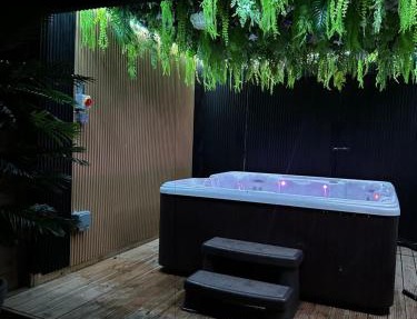 Manchester Luxe Retreat