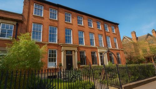 Manchesters Ultimate House - Hot tub - Sleeps 22!