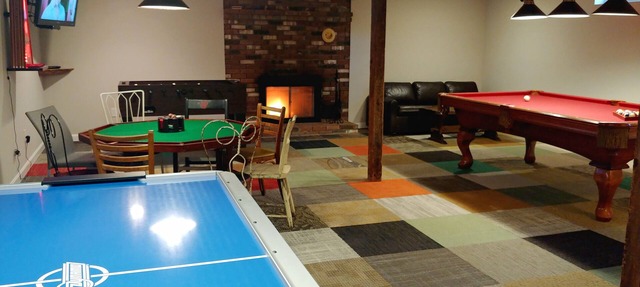 Maple View House, 3 fireplaces, sauna, game room, 4 living rooms, 4 TVs, grill