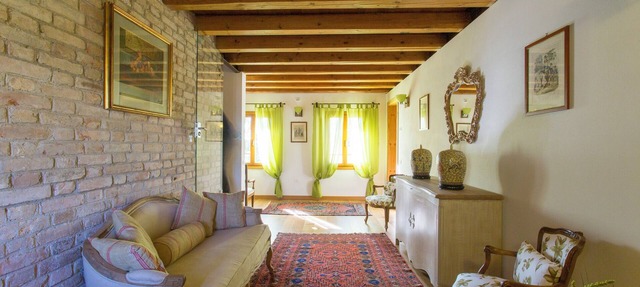 Marron Room