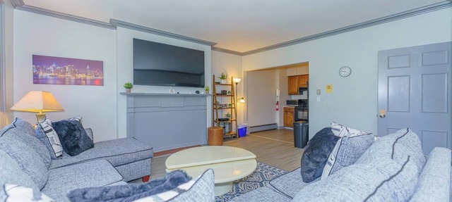 Massive 4BD/3BA 2-Fl Townhouse Apt Downtown Albany