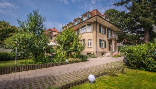 Max Aviation Villa & Apartments