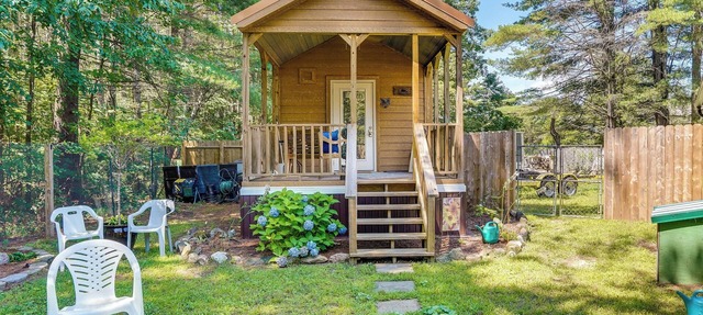 Mayfield Tiny Home w/Porch, Walk to Beaches!