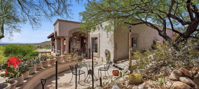 MeCasa SuCasa - Unique, seclude home nestled in the Beautiful Foothills