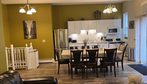 Mega Stunning Skyline View - APT 4-5 Combination - 6 Bedroom - Sleeps 25 - 15 mins to NYC