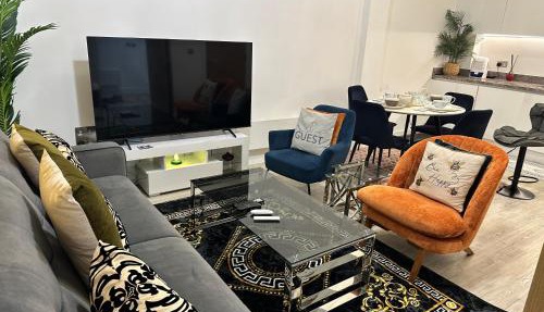 Mega7 Spacious 2Bedroom Apartment, 2 Bathrooms, Balcony and Free Parking