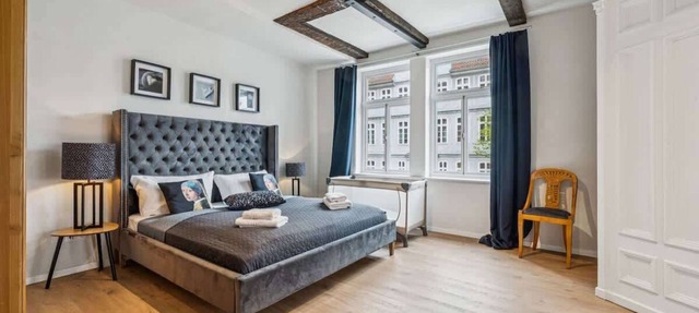 MEL&BENS Town Hall Suite | Old Town | Parking Option