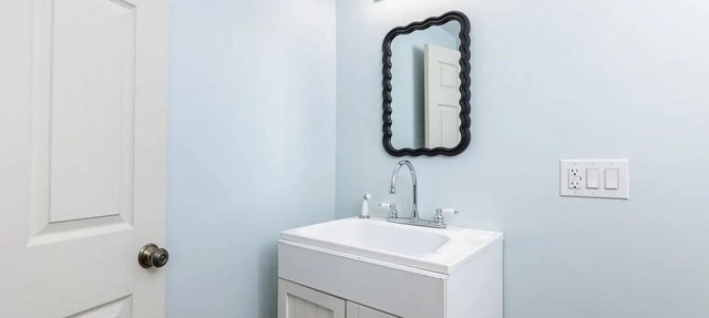 Meredith Town & Trail Cottage - walkable to water/downtown, dogs ok!