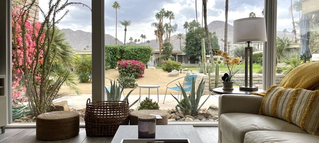 Mid Century, Quiet Gated Community. Tennis, Pickleball, Pools, Spa, Pets, Garage