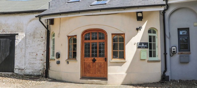 MIDDLE TOWER, character holiday cottage in Reigate