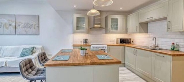 Middlecroft Annex by Guestz