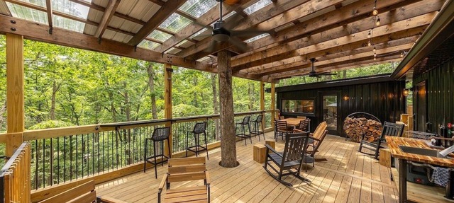 Milam Ridge: Modern Cabin Escape. Hot Tub, Covered Deck, Fire Pit