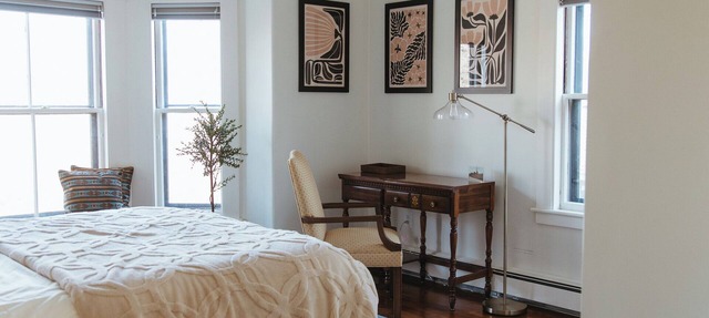 Millside Maynard: Walkable Private 2BR/Flex Office with WiFi, Parking, Backyard.