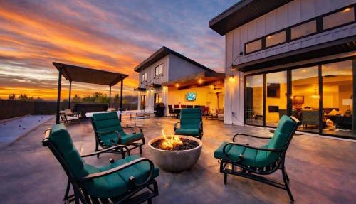 Moab Desert Escape Villa Luxury 5-Bedroom Retreat with Heated Pool