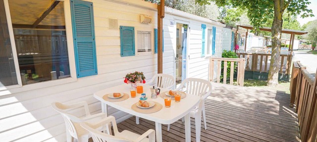 Mobilehome with air conditioning, terrace and pool