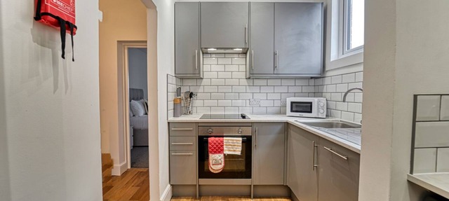 Modern 1 Bedroom Apartment.