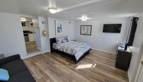 Modern 1 BR Apt - Easy Parking 5 min from Downtown
