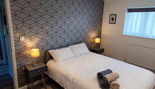 Modern 1 BR flat with Air Con