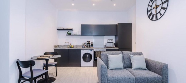 Modern 1BR Apartment in Central Warrington