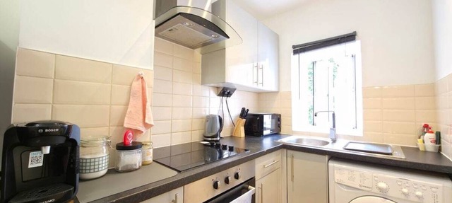 Modern 1BR Flat in Central Harrow | Sleeps 4