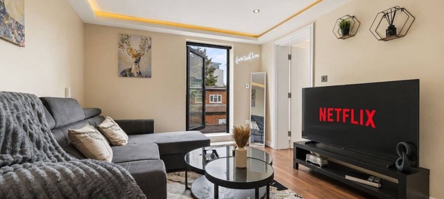 Modern 1BR Flat | Wembley Park with Balcony
