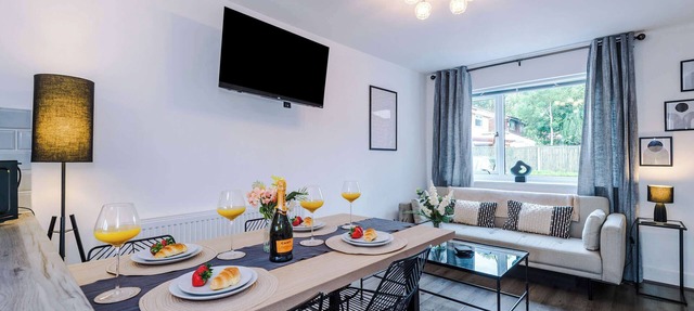 Modern 2-Bed Home near Etihad & City Centre