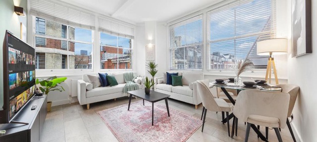Modern 2 bed Flat in Central London, Barbican Farringdon, EC1V