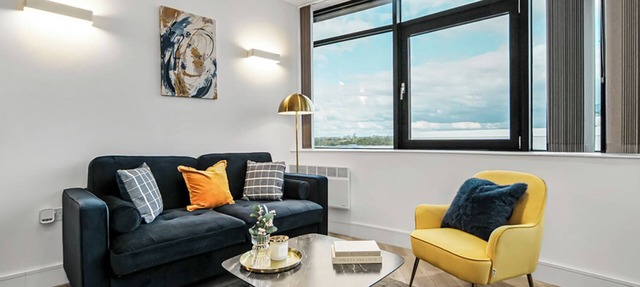 Modern 2-Bed Flat w Private Parking by Kew Gardens and 20 Min to Heathrow & City