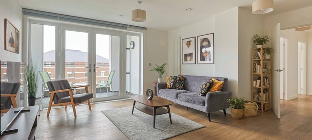 Modern 2-Bed Luxury Flat with Balcony, Gym and Parking in Walton on Thames