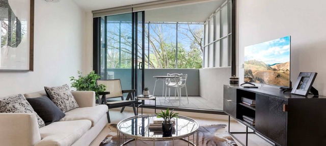 Modern 2-Bed Ivanhoe unit with Parking