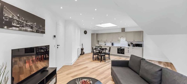 Modern 2 Bedroom Stay, Balcony, East Croydon