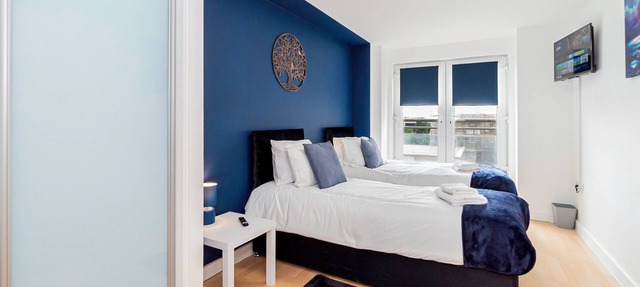 Modern 2-Bedroom Apartment in Central Basingstoke walk to Festival Place & The Avil Theatre .