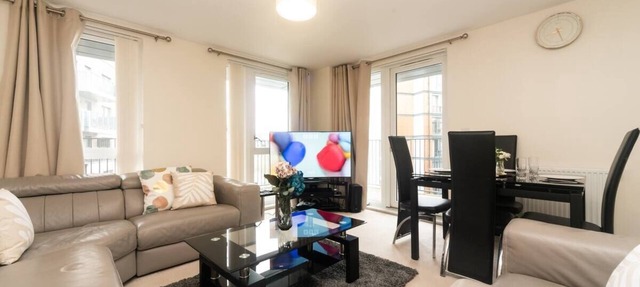 Modern 2 bedroom and 2 Bath Apartment in London - Pass the Keys