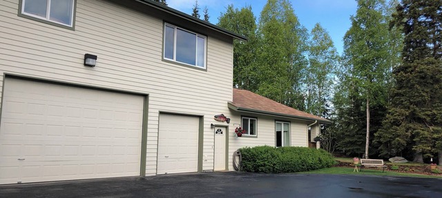 Modern 2-bedroom corporate apartment with WiFi, fitness room in South Anchorage