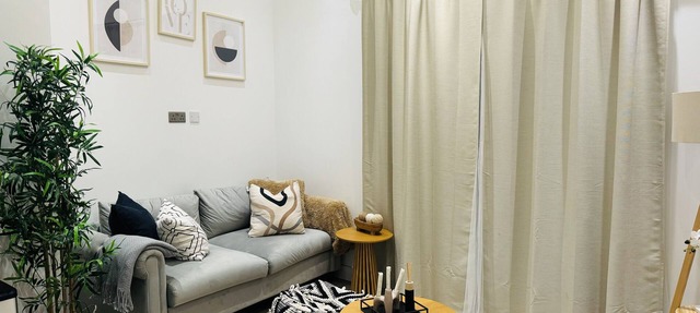 Modern 2 Bedroom in Sutton, Family Size Rooms With Modern Amentites , Free Wifi