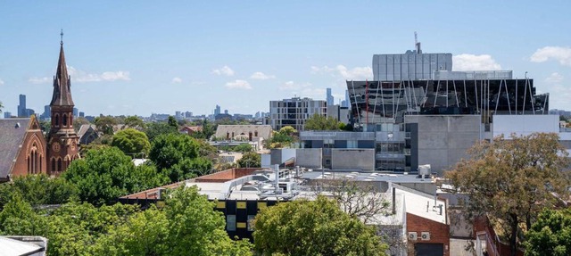 Modern 2B Apt with Views Near Swinburne University