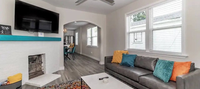 Modern 2Bd/2Ba Getaway in Historic Olde Town